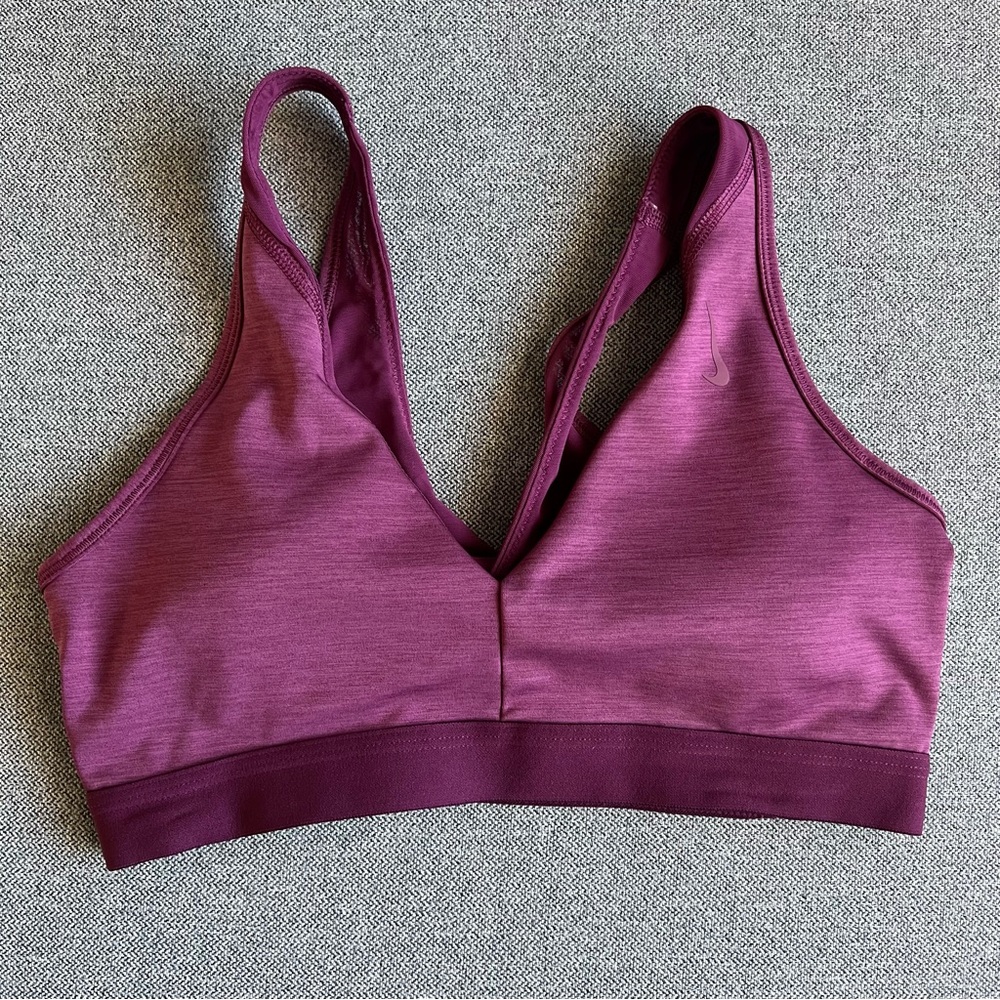 Nike twist sports bra size M